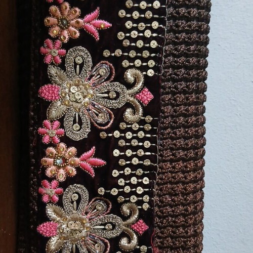 Handbag like new, brown with embroidered design