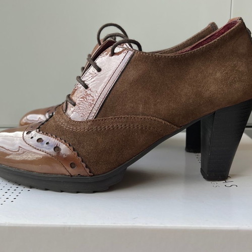 Hispanitas brown pumps used with laces, 8 cm heel
