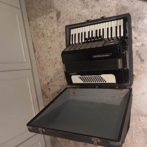 Weltmeister Stella 60 accordion, 60 bass, made in Germany