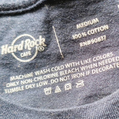 Hard Rock Cafe Singapore T-shirt 34th Anniversary size M like new, multicolor cotton