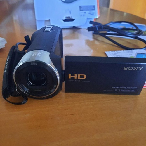 Sony HDR CX24E camera like new with Zeiss lens and 32GB memory card