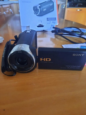 Sony HDR CX24E camera like new with Zeiss lens and 32GB memory card