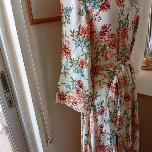 Long viscose dress with flowers and waist belt like new