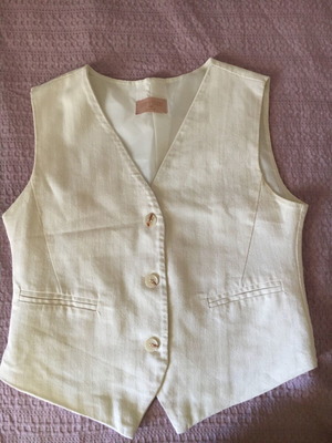 Beige vest Frenchie used with two new H&M T-shirts gift