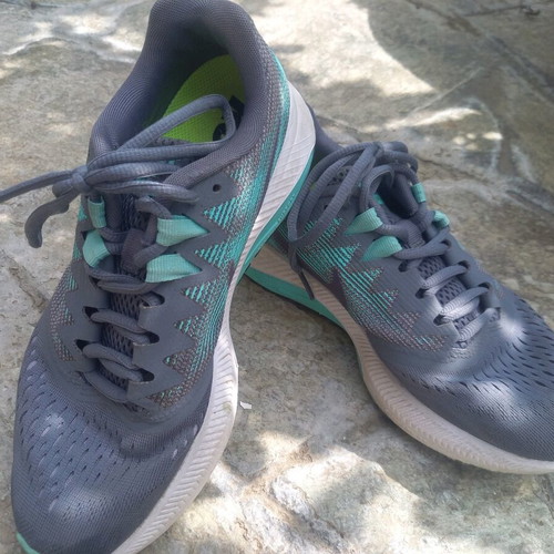 Nike athletic shoes like new, gray and turquoise, size 38