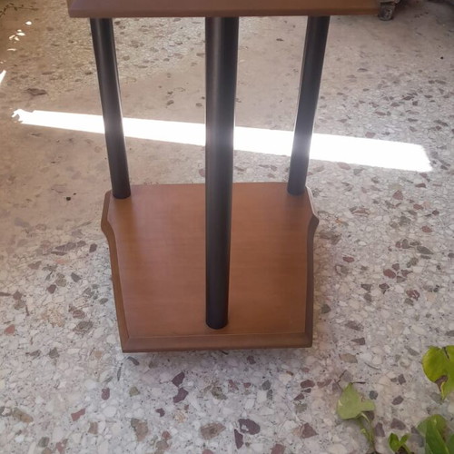 Computer table like new with wheels, modern
