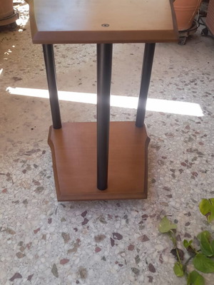 Τραπεζάκι υπολογιστή σαν καινούργιο με ρόδες, μοντέρνο