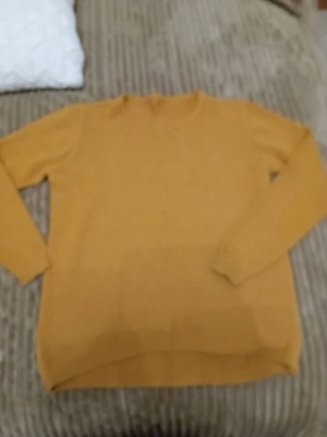 Women's knitted sweater mustard color like new