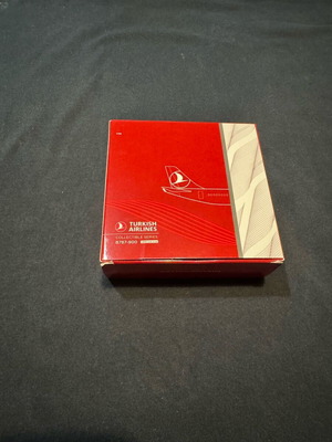 Turkish Airlines Collectibles - Колекционерски самолет 1:500 с основа за поддръжка - B787-900
