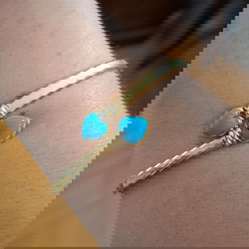 Χρυσή χειροπέδα και δαχτυλίδι σαν καινούργιο με γαλάζιες καρδιές Κ14