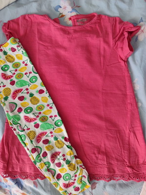 Girls' clothing set used, age 5-6 years