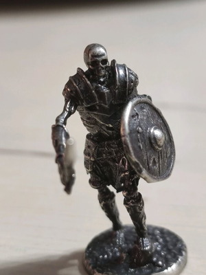 Skeleton miniature like new, 17g copper figure