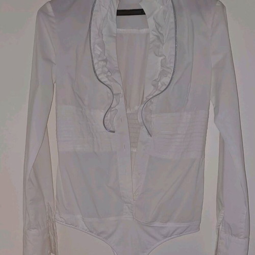 AMA white bodysuit shirt like new with ruffles and elastic waist