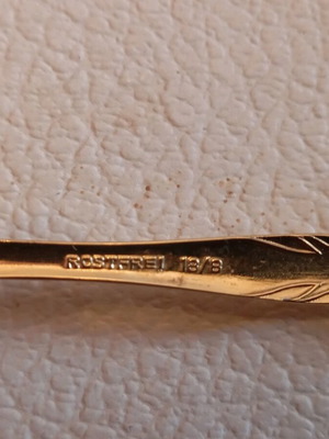 Σετ μαχαιροπίρουνων ανοξείδωτο 18/8 επιχρυσωμένο, σαν καινούργιο, με κουτί 15 τεμαχίων