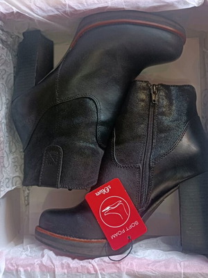 S.Oliver black ankle boots like new, size 38