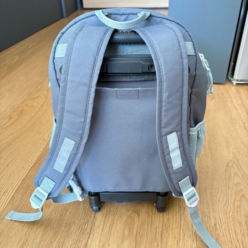 Children's bag for kindergarten with handle and wheels, like new