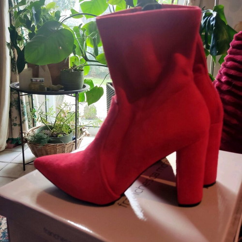 Red elastic low ankle boots like new, size 40