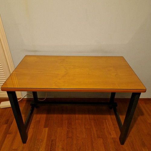 Wooden desk like new 110x60 with glass surface
