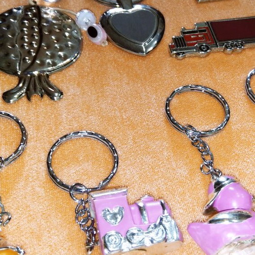 Metal keychains new, pack of 50 pieces