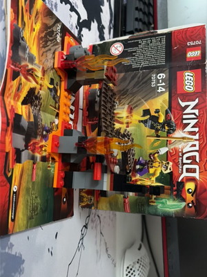 Lego Ninjago Lava Falls Tournament of Elements set like new, no minifigs
