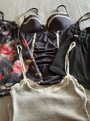 Lingerie tops like new, 3 pieces + 1 gift, multicolor, size S/M