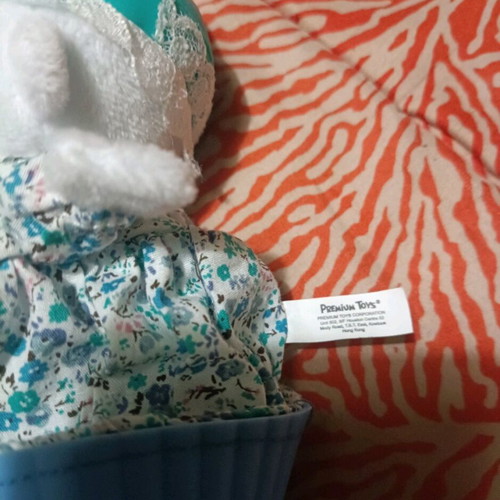 Cupcake bear plush like new