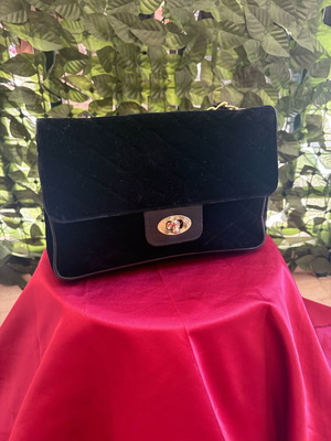 Velvet shoulder bag with gold chain like new, 28x20cm
