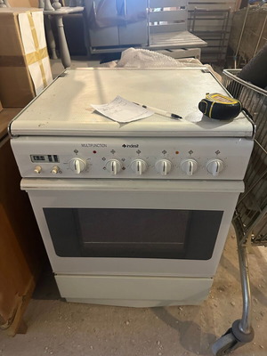 Indesit electric oven new with air function