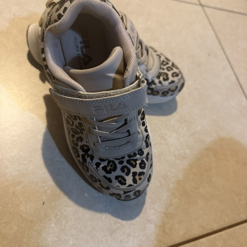 Fila girls' athletic shoes used, size 32, white beige