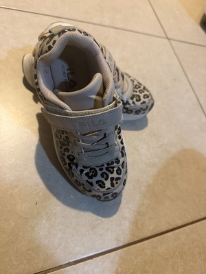 Fila girls' athletic shoes used, size 32, white beige