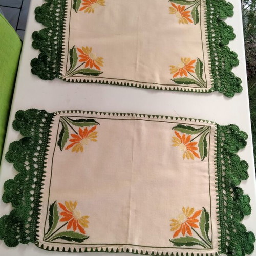 Handmade Table Linen Set 3pcs with Cross Stitch and Crochet Lace new