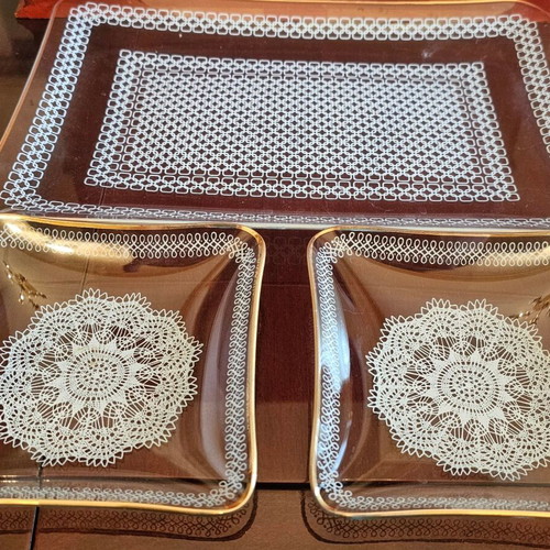 Set of 2 plates and tray with gilded edge used