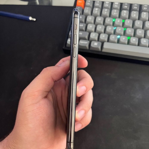 iPhone 11 Pro Max used, 100% battery health, 64GB, black, with 4 cases