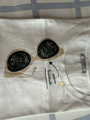 Pull & Bear women's short-sleeve printed t-shirt size M like new, white