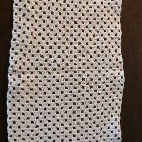 Handmade knitted table runner like new, white 100×23