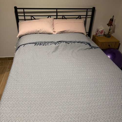 Modern metal bed with mattress like new 1.40 x 2.00 m