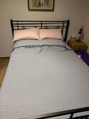 Modern metal bed with mattress like new 1.40 x 2.00 m