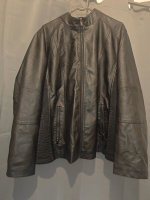 Leather jacket like new, size 7XL black with elastic sides