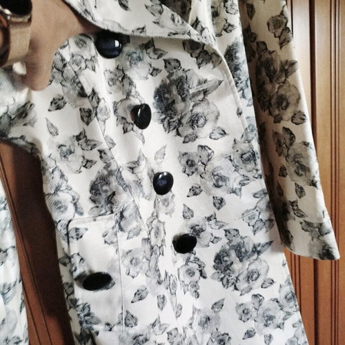 Raxevksy coat like new, black and white, size L