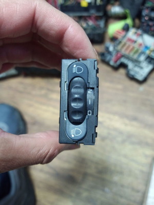 Button headlight level for Renault Megane 7700430218 used