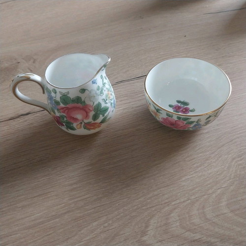 Crown Staffordshire Fine Bone China milk jug and sugar bowl set like new