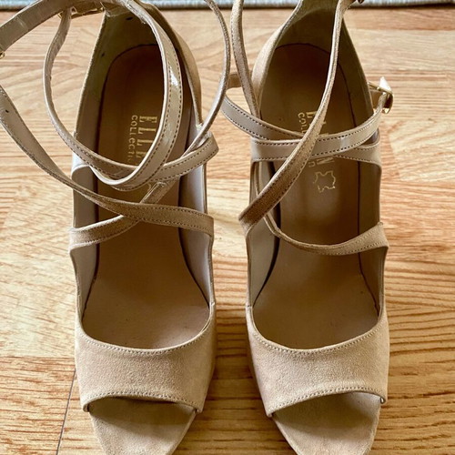 Nude suede and patent leather pumps like new, size 37