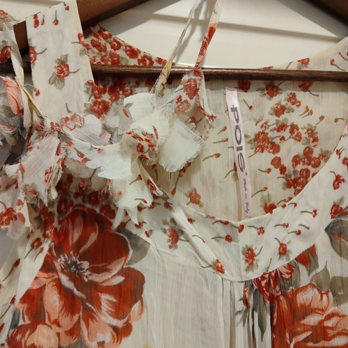 Floral mini dress like new with matching fabric necklace