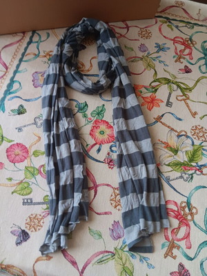 Women's scarf like new with horizontal stripes gray