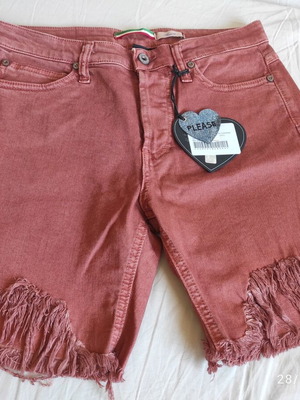 Please Bermuda shorts new, size small, orange