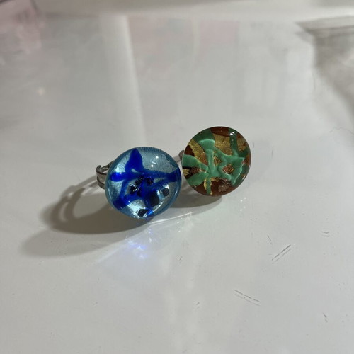 Set of 2 rings like new, multicolor