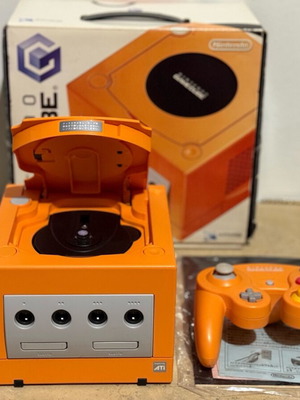 Nintendo GameCube πορτοκαλί έκδοση DOL-001 σε άριστη κατάσταση με κουτί