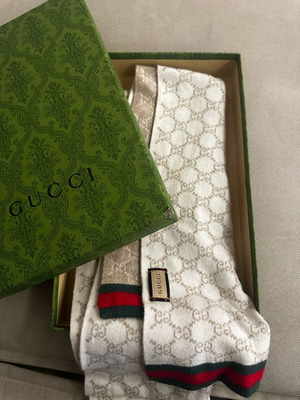 Gucci double-sided scarf spring, like new, white and beige