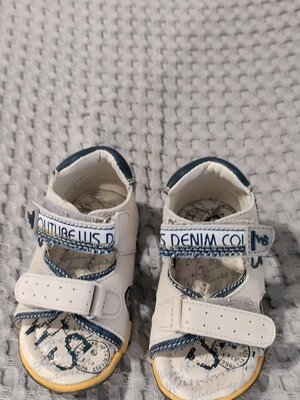 Walk Safari sandals No 21 new with slight yellowing