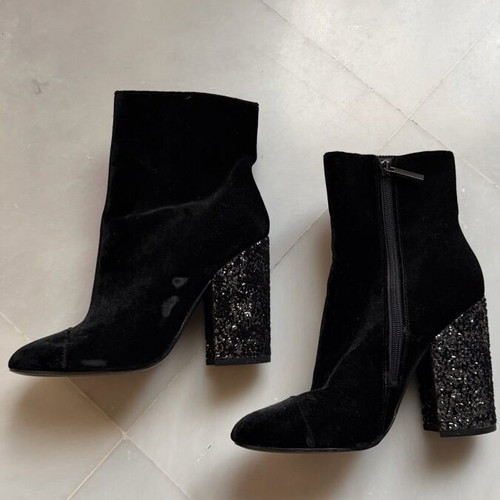 Kendall + Kylie velvet booties like new, size 39, black